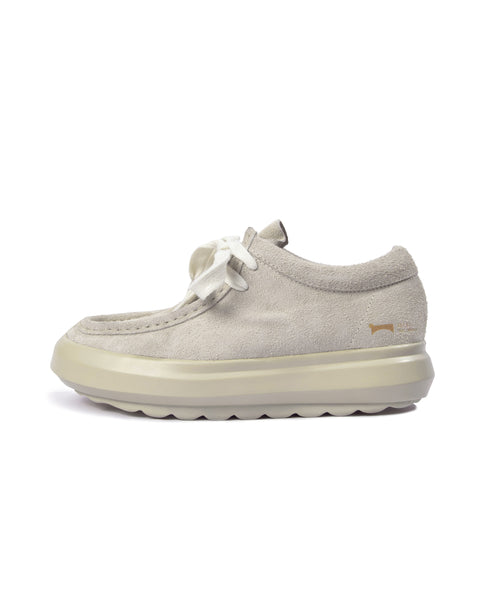 WANDER redefines shoes, seamlessly blending style and comfort. challenging norms