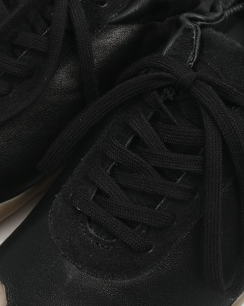 Pathfinder - Black / Gum