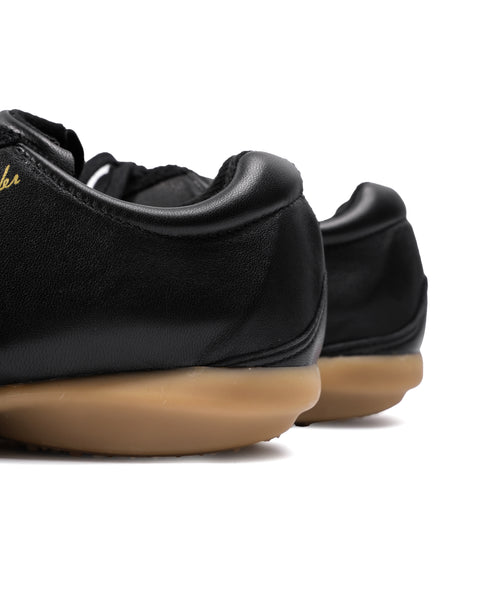 Wayfinder - Black/Gum