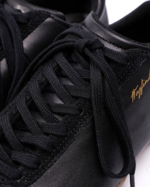 Wayfinder - Black/Gum