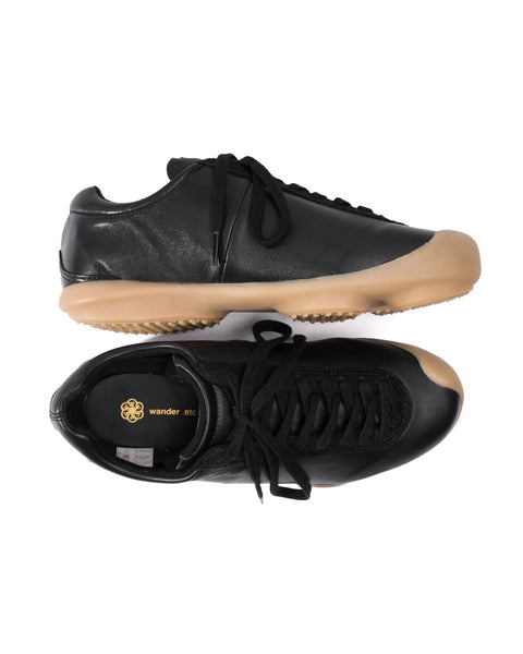 Wayfinder - Black/Gum